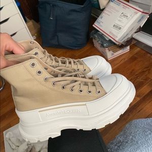 Alexander McQueen
Tread high- size 41